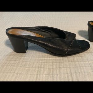 Liz Claiborne black size 9.5 slides-new condition